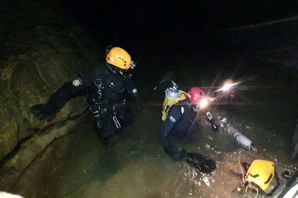 தென்மேற்கு ஸ்லோவேனியாவில் கனமழையில் குகைக்குள் சிக்கிய ஐவர்....!